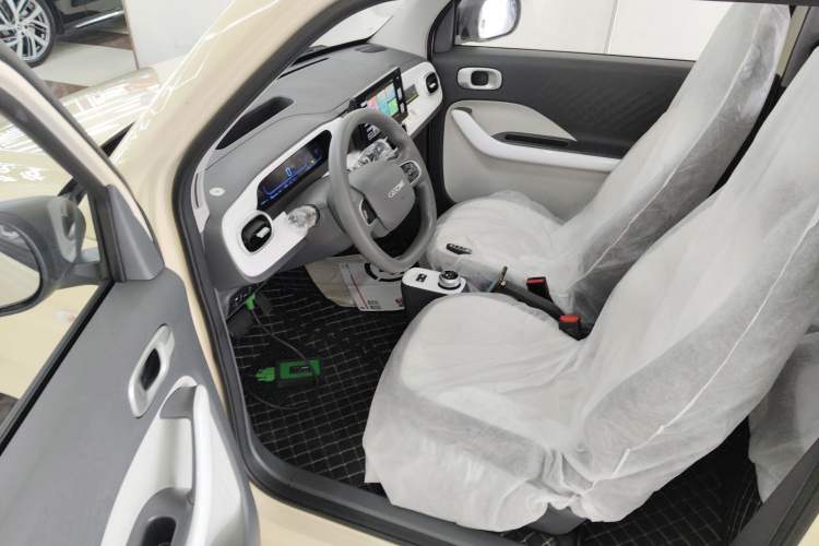 Used Geely Galaxy Panda 2025 210 km – Yuanqi Bear Driver Seat