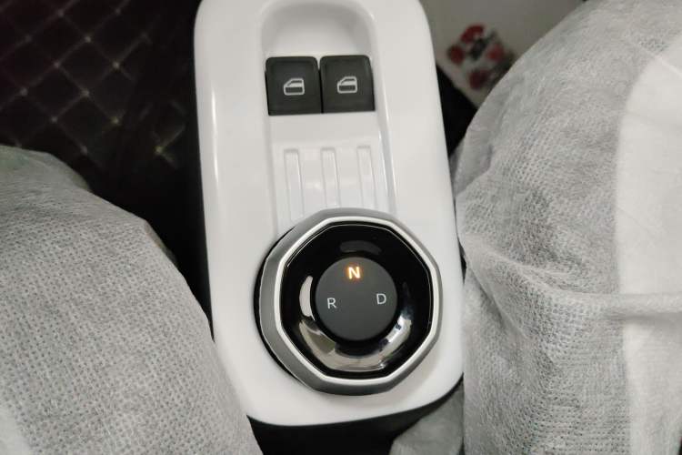 Used Geely Galaxy Panda 2025 210 km – Yuanqi Bear Gear Lever
