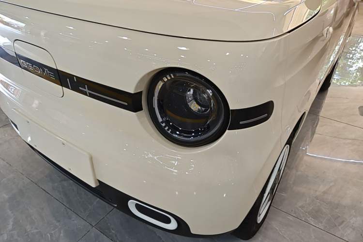 Used Geely Galaxy Panda 2025 210 km – Yuanqi Bear Left Front Headlight