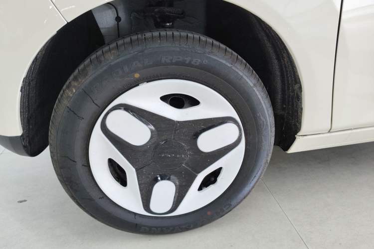 Used Geely Galaxy Panda 2025 210 km – Yuanqi Bear Left Front Wheel Hub