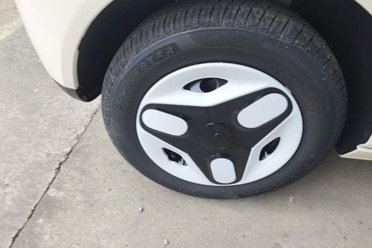 Used Geely Galaxy Panda 2025 210 km – Yuanqi Bear Left Front Wheel Hub