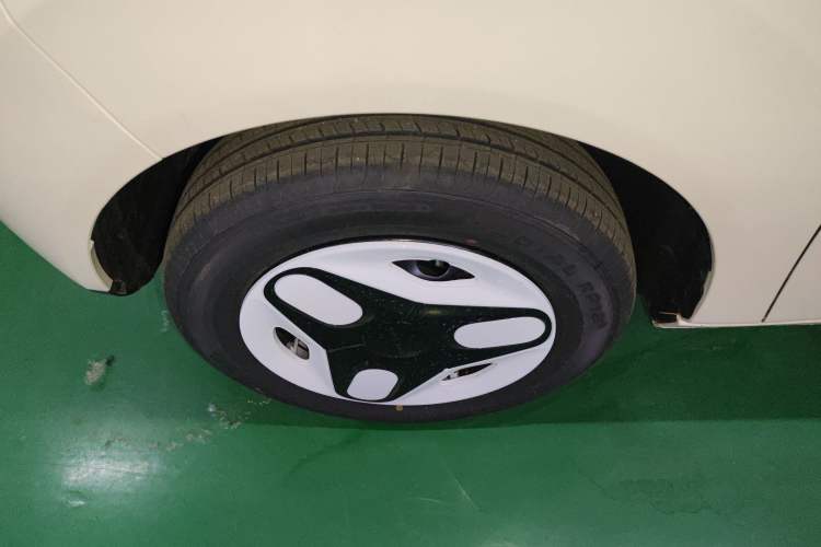 Used Geely Galaxy Panda 2025 210 km – Yuanqi Bear Left Front Wheel Hub