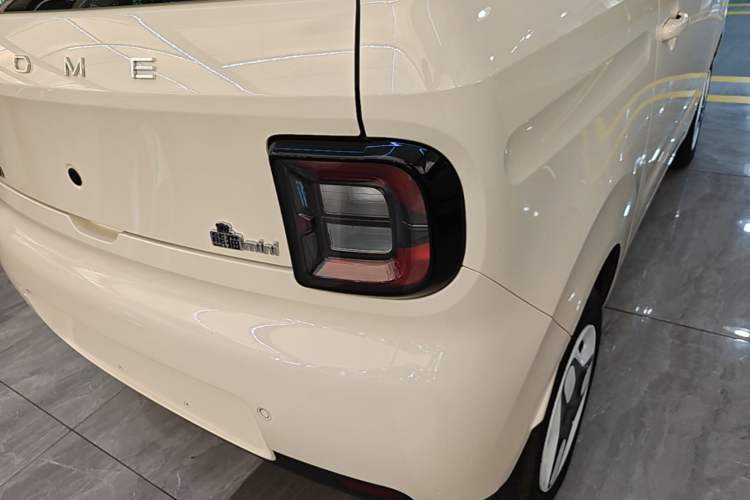 Used Geely Galaxy Panda 2025 210 km – Yuanqi Bear Right Rear Taillight