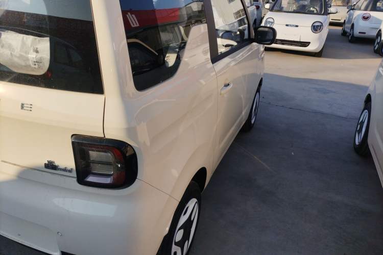 Used Geely Galaxy Panda 2025 210 km – Yuanqi Bear Right Rear Taillight