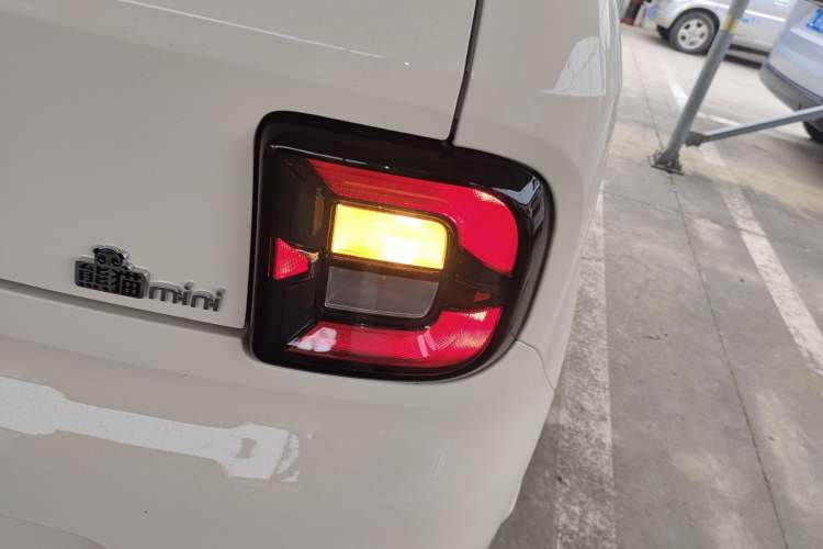 Used Geely Galaxy Panda 2025 210 km – Yuanqi Bear Right Rear Taillight