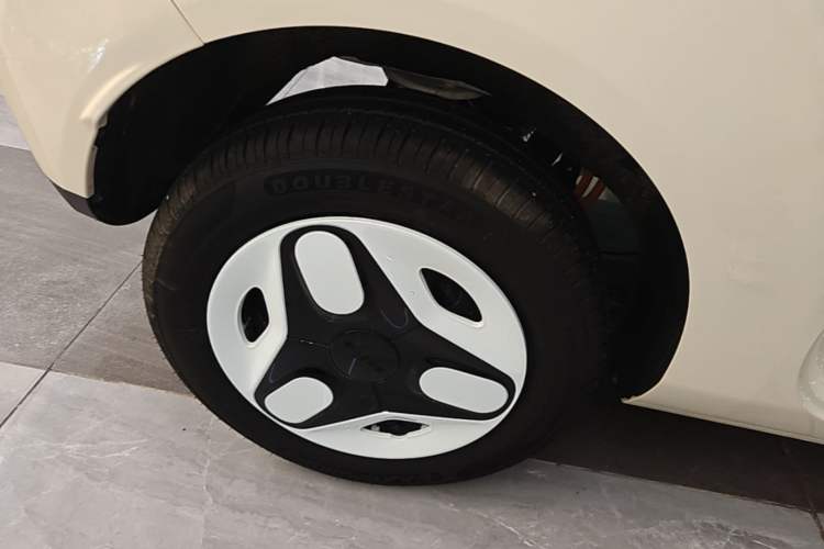 Used Geely Galaxy Panda 2025 210 km – Yuanqi Bear Right Rear Wheel Hub