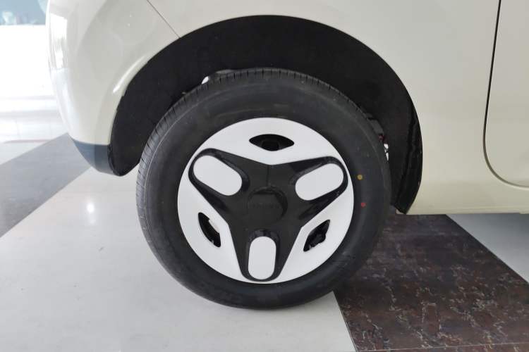 Used Geely Galaxy Panda 2025 210 km – Yuanqi Bear Right Rear Wheel Hub