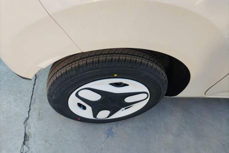 Used Geely Galaxy Panda 2025 210 km – Yuanqi Bear Right Rear Wheel Hub