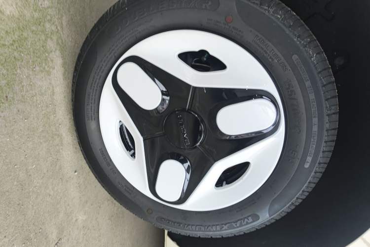 Used Geely Galaxy Panda 2025 210 km – Yuanqi Bear Right Rear Wheel Hub