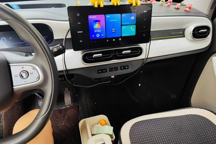 Used Geely Galaxy Panda 2025 210km Panda Rider Audio And AC Panel