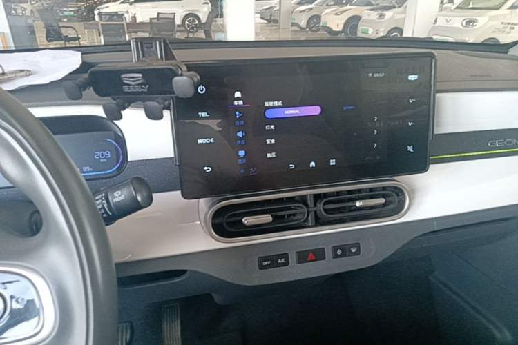 Used Geely Galaxy Panda 2025 210km Panda Kart Audio And AC Panel