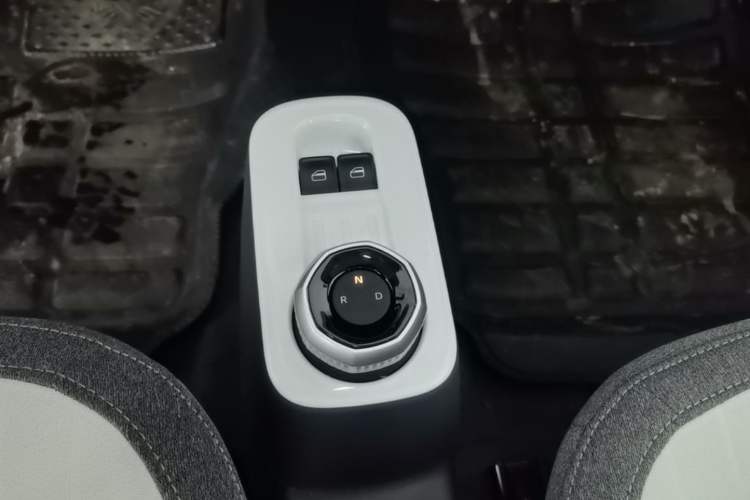 Used Geely Galaxy Panda 2025 210 km – Yuanqi Bear Gear Lever