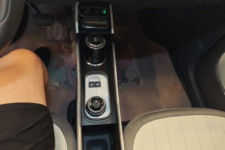 Used Geely Galaxy Panda 2025 210km Panda Rider Gear Lever