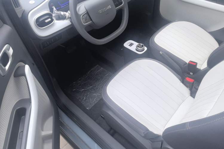 Used Geely Galaxy Panda 2025 210km Panda Kart Interior 2