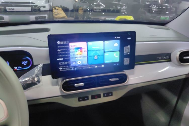 Used Geely Galaxy Panda 2025 210km Panda Kart Interior 4
