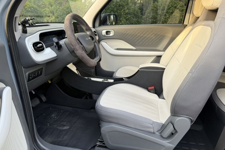 Used Geely Galaxy Panda 2025 210km Panda Kart Interior 5
