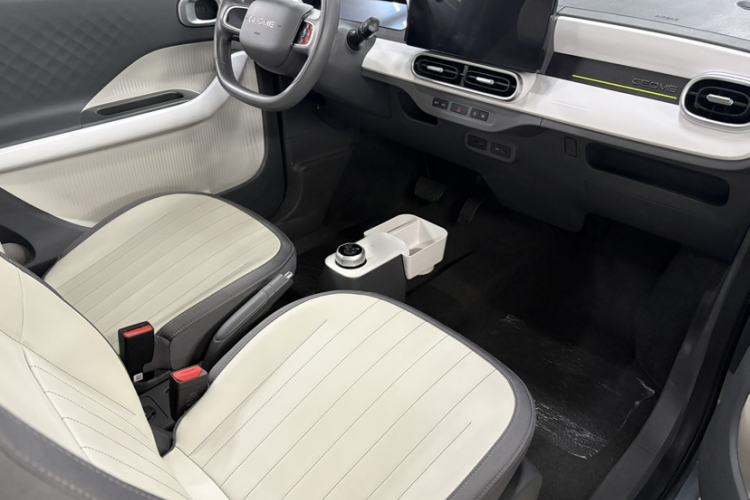 Used Geely Galaxy Panda 2025 210km Panda Kart Interior 7