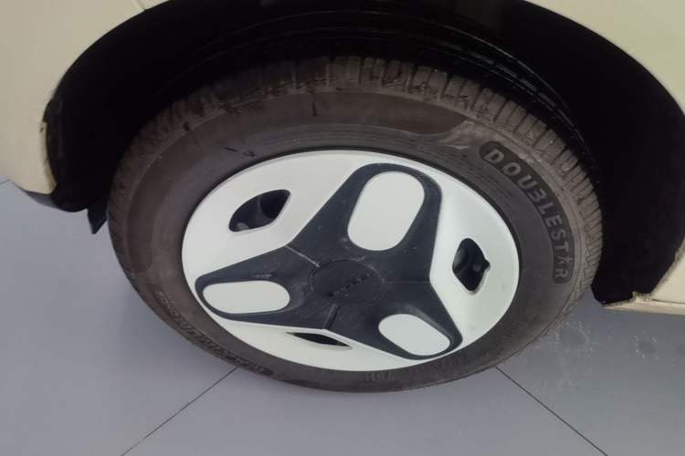 Used Geely Galaxy Panda 2025 210 km – Yuanqi Bear Left Front Wheel Hub