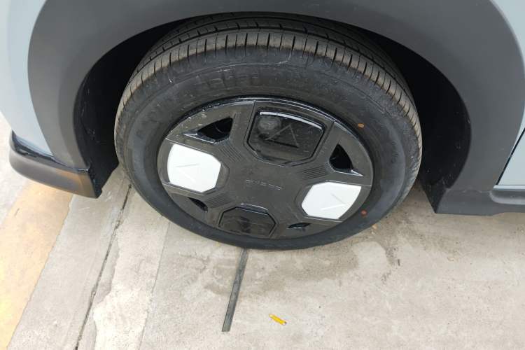 Used Geely Galaxy Panda 2025 210km Panda Kart Left Front Wheel Hub