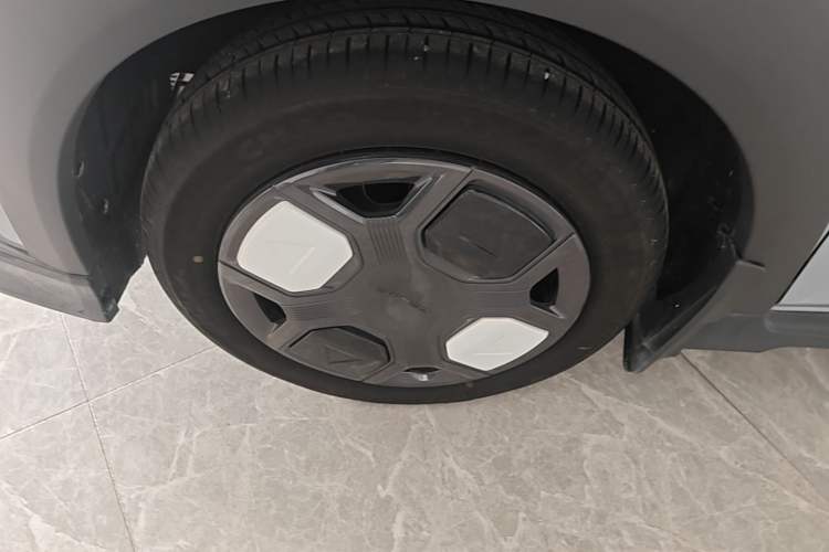 Used Geely Galaxy Panda 2025 210km Panda Kart Left Front Wheel Hub
