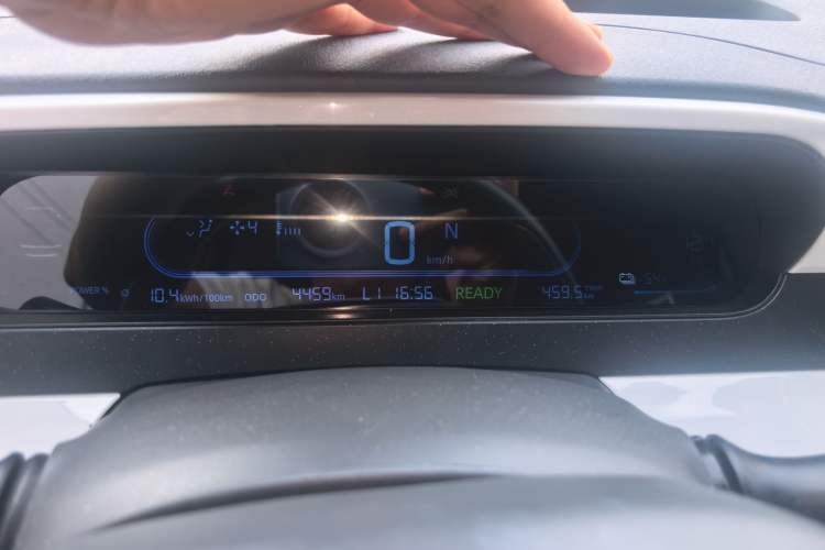 Used Geely Galaxy Panda 2025 210km Panda Rider Odometer Close Up