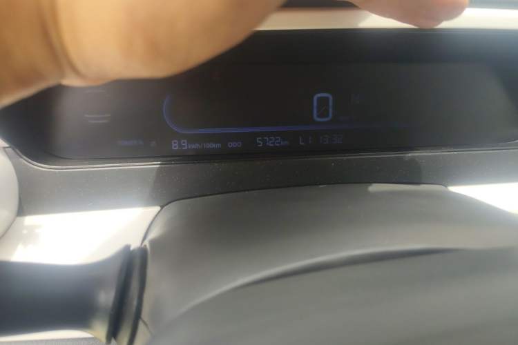 Used Geely Galaxy Panda 2025 210km Panda Kart Odometer Close Up