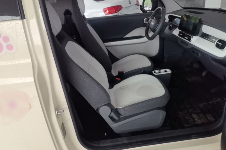 Used Geely Galaxy Panda 2025 210 km – Yuanqi Bear Right Front Seat