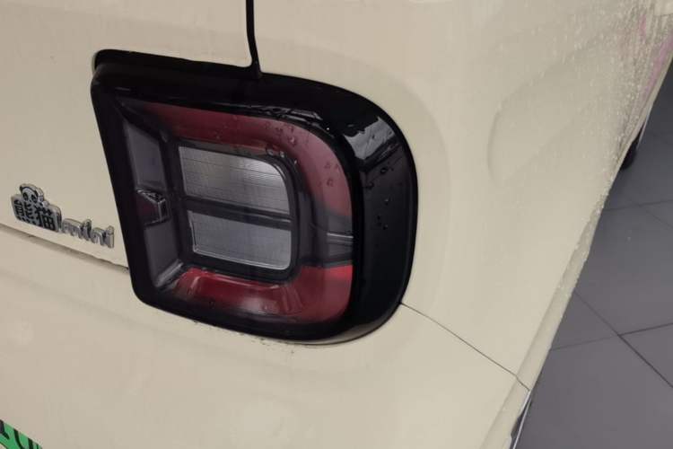 Used Geely Galaxy Panda 2025 210 km – Yuanqi Bear Right Rear Taillight