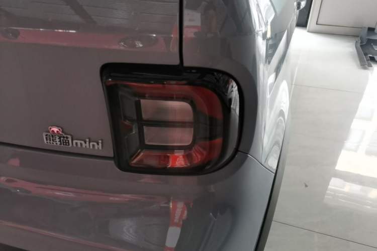 Used Geely Galaxy Panda 2025 210km Panda Kart Right Rear Taillight