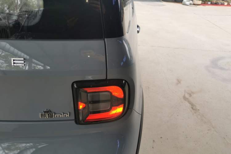 Used Geely Galaxy Panda 2025 210km Panda Kart Right Rear Taillight