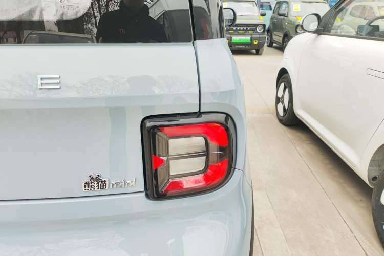 Used Geely Galaxy Panda 2025 210km Panda Kart Right Rear Taillight