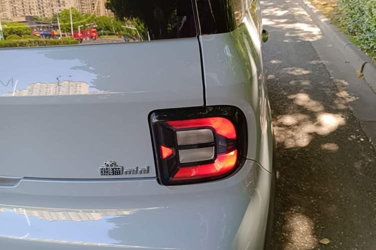 Used Geely Galaxy Panda 2025 210km Panda Kart Right Rear Taillight