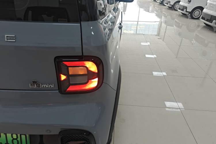 Used Geely Galaxy Panda 2025 210km Panda Kart Right Rear Taillight