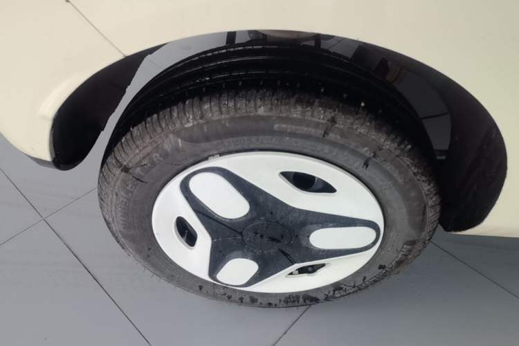 Used Geely Galaxy Panda 2025 210 km – Yuanqi Bear Right Rear Wheel Hub