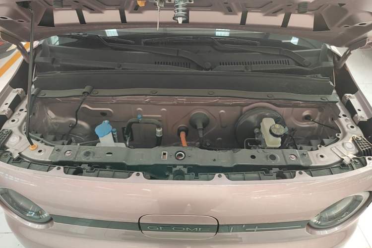 Used Geely Galaxy Panda 2025 210 km – Yuanqi Bear Engine Bay