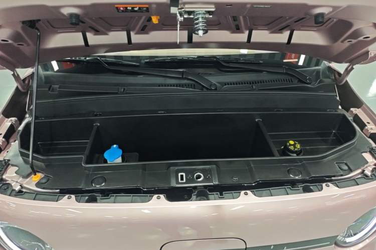 Used Geely Galaxy Panda 2025 210 km – Yuanqi Bear Engine Bay