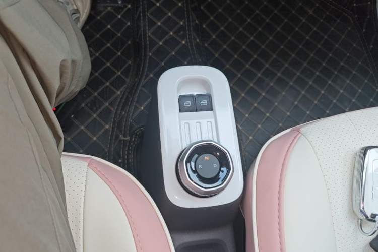 Used Geely Galaxy Panda 2025 210 km – Yuanqi Bear Gear Lever