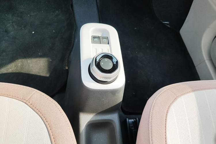 Used Geely Galaxy Panda 2025 210 km – Yuanqi Bear Gear Lever