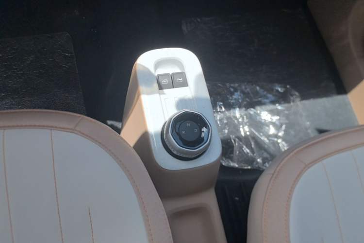 Used Geely Galaxy Panda 2025 210 km – Yuanqi Bear Gear Lever