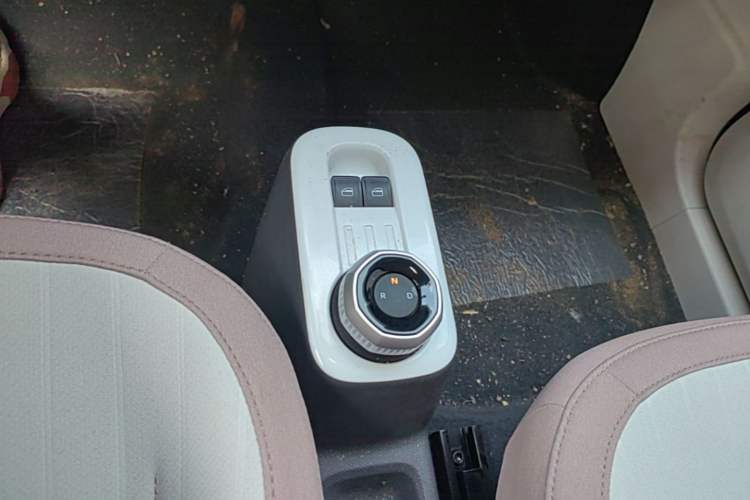 Used Geely Galaxy Panda 2025 210 km – Yuanqi Bear Gear Lever
