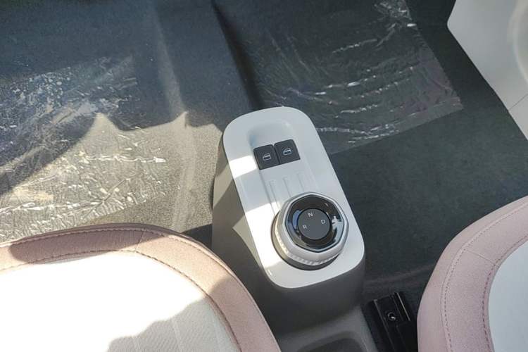 Used Geely Galaxy Panda 2025 210 km – Yuanqi Bear Gear Lever
