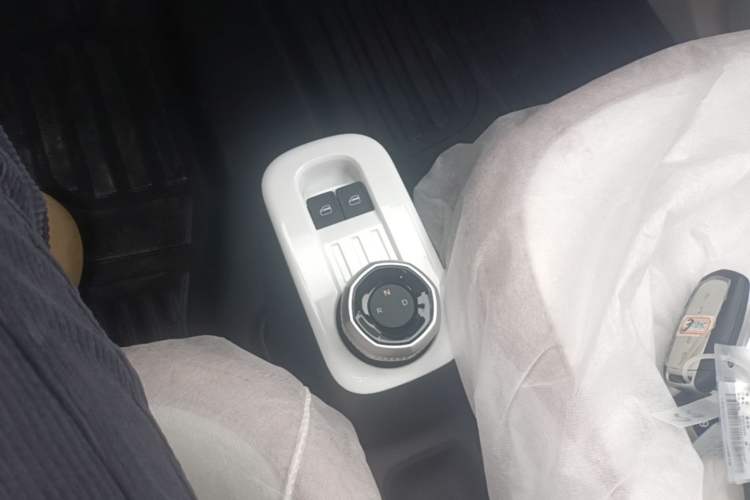 Used Geely Galaxy Panda 2025 210 km – Yuanqi Bear Gear Lever