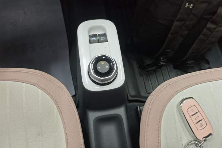 Used Geely Galaxy Panda 2025 210 km – Yuanqi Bear Gear Lever