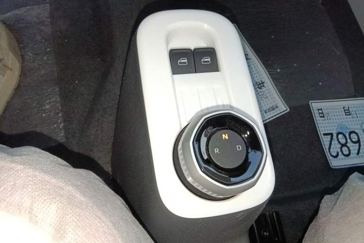 Used Geely Galaxy Panda 2025 210 km – Yuanqi Bear Gear Lever