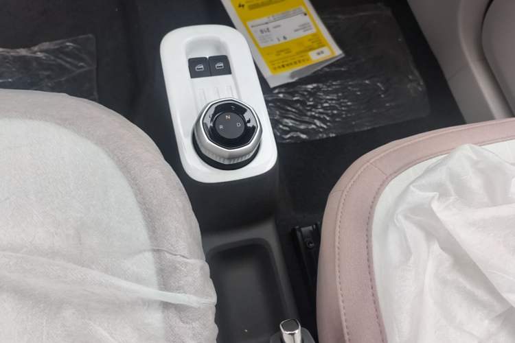 Used Geely Galaxy Panda 2025 210 km – Yuanqi Bear Gear Lever