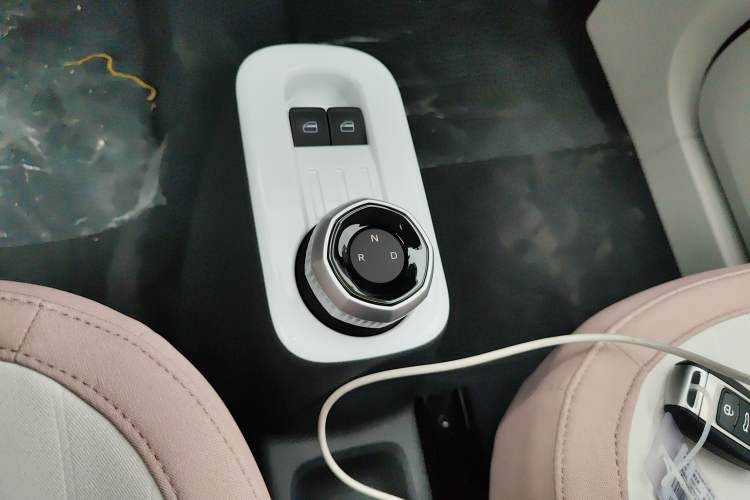 Used Geely Galaxy Panda 2025 210 km – Yuanqi Bear Gear Lever