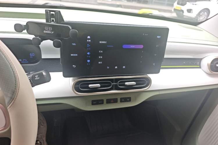 Used Geely Galaxy Panda 2025 210km Panda Rider Audio And AC Panel