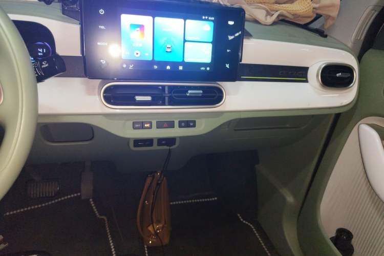 Used Geely Galaxy Panda 2025 210km Panda Rider Audio And AC Panel