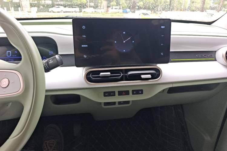 Used Geely Galaxy Panda 2025 210km Panda Rider Audio And AC Panel