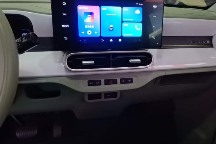 Used Geely Galaxy Panda 2025 210km Panda Rider Audio And AC Panel